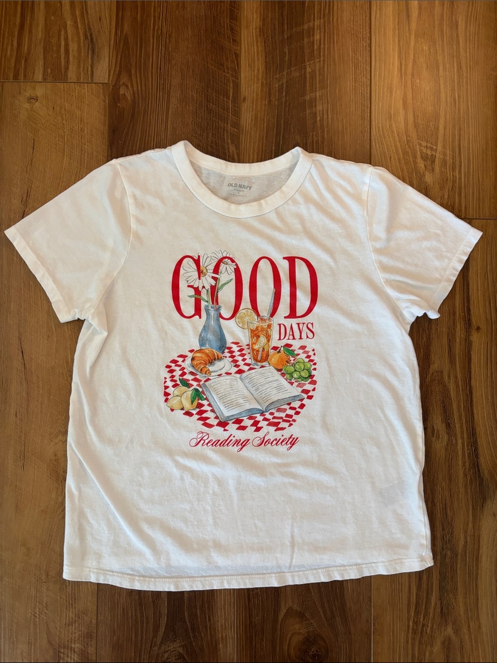 5/$25🌼 Old Navy “Good Days Reading Society” Graphic Tee size small